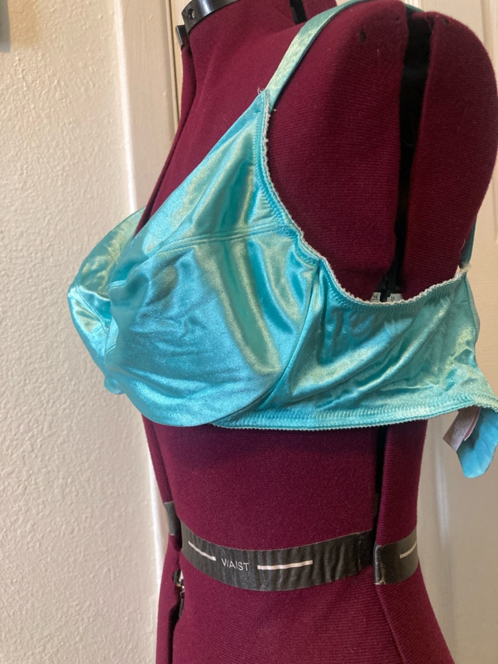 Victoria's Secret Shiny Aqua Satin Underwire Bra 38D - Picture 5 of 5